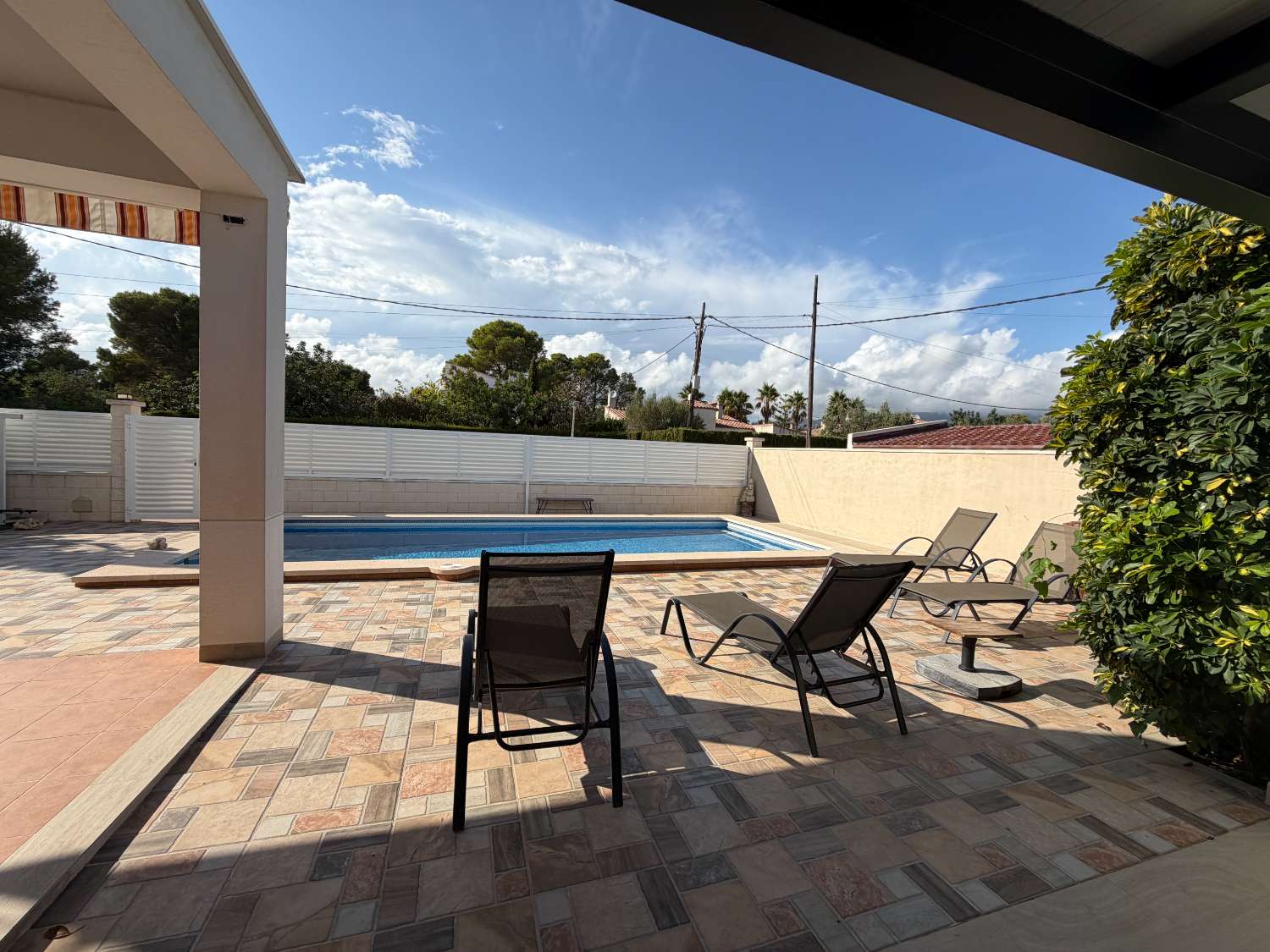 Casa moderna con piscina a 450m de la playa