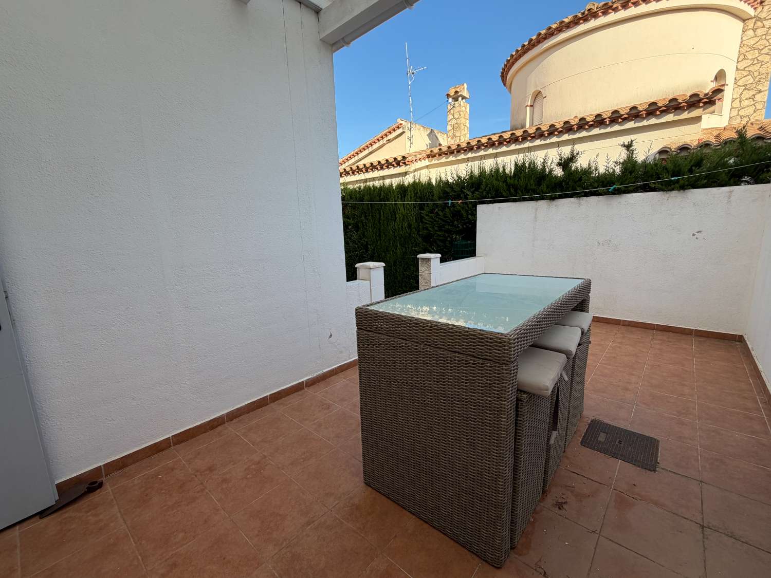 Casa moderna con piscina a 450m de la playa