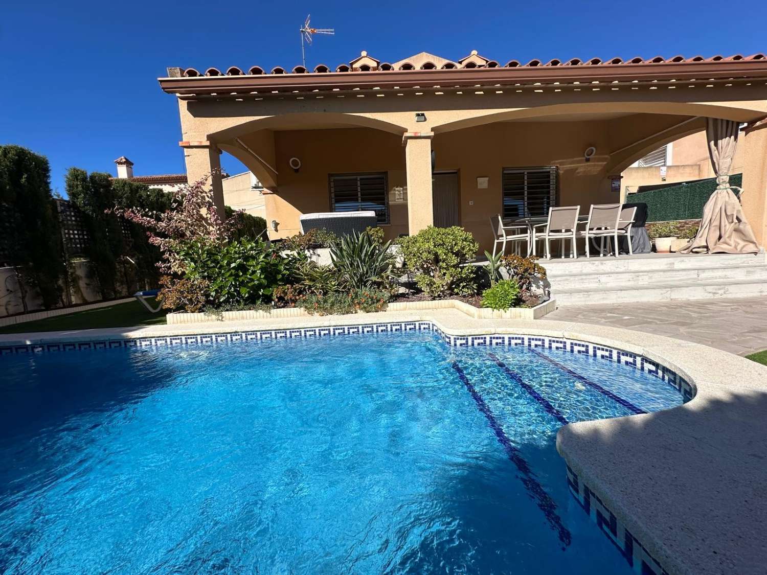08 Canarias - Villa with private pool in Miami Platja
