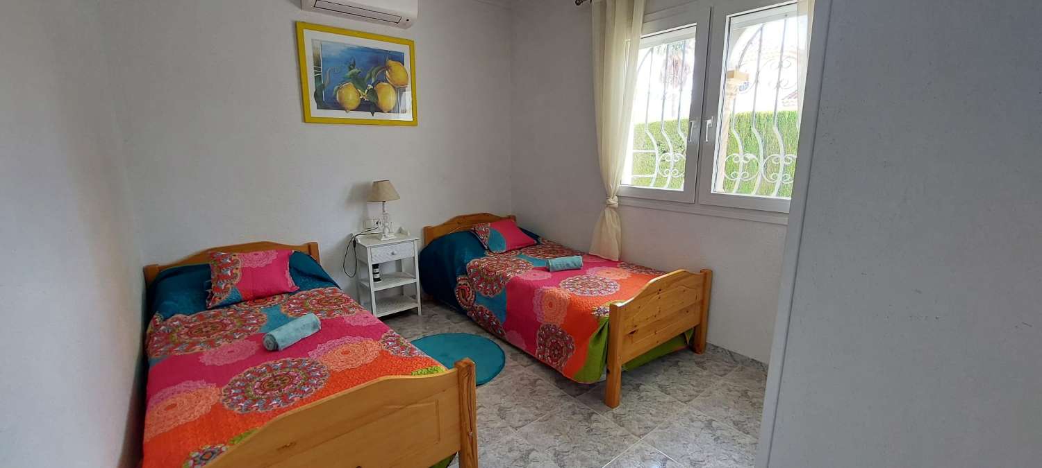 06 Cadiz - Encantadora casa con piscina privada en Miami Playa