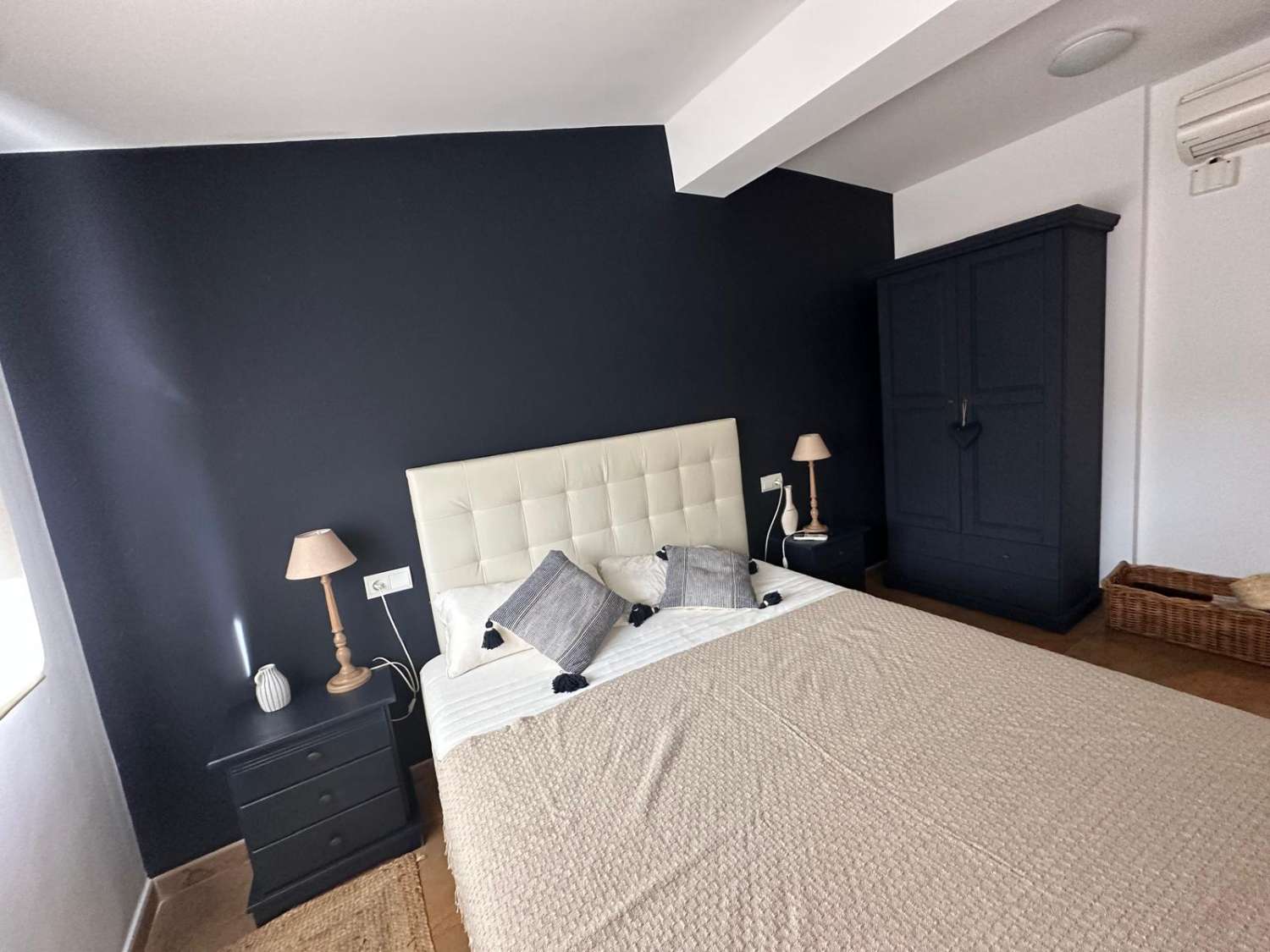 Kaunis talo, jossa on oma uima-allas suurella puutarhalla!