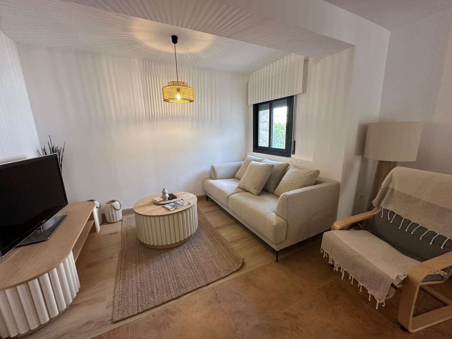 Kaunis talo, jossa on oma uima-allas suurella puutarhalla!