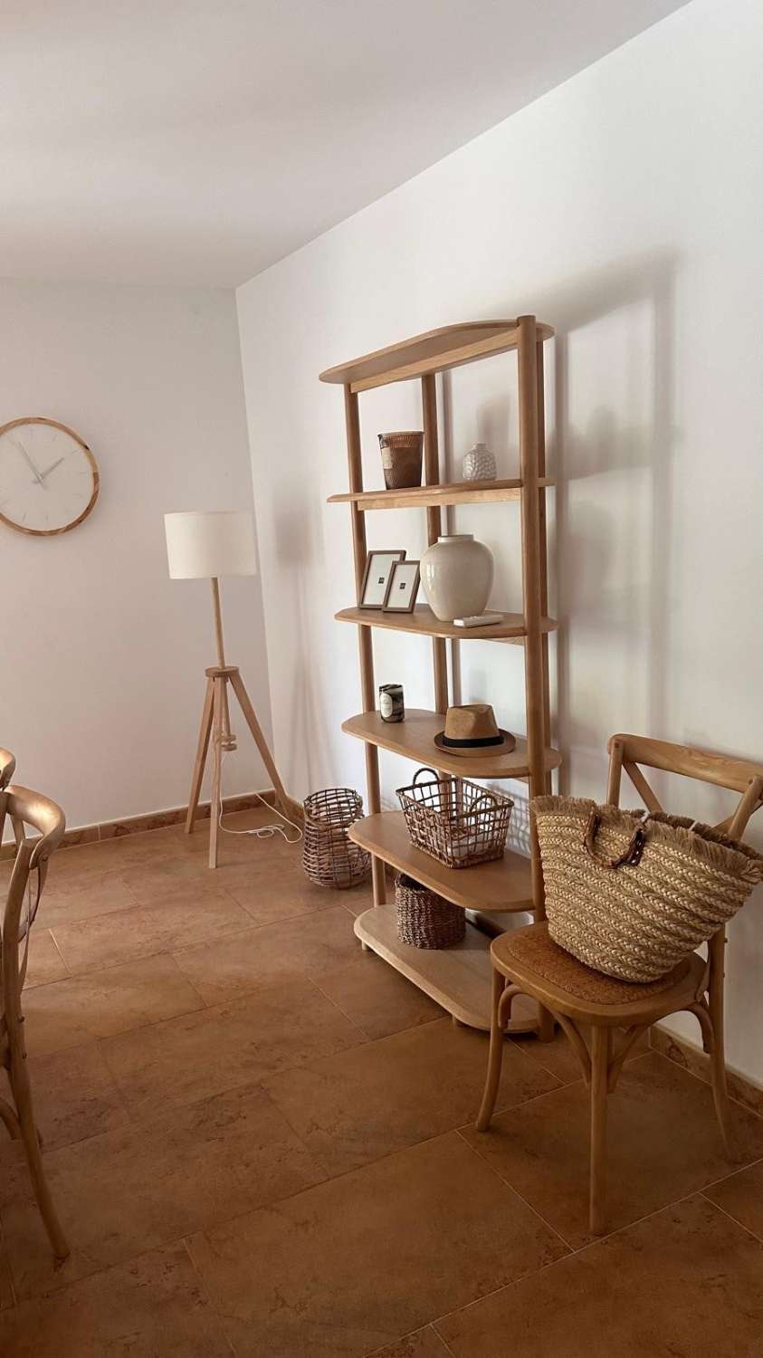 Kaunis talo, jossa on oma uima-allas suurella puutarhalla!