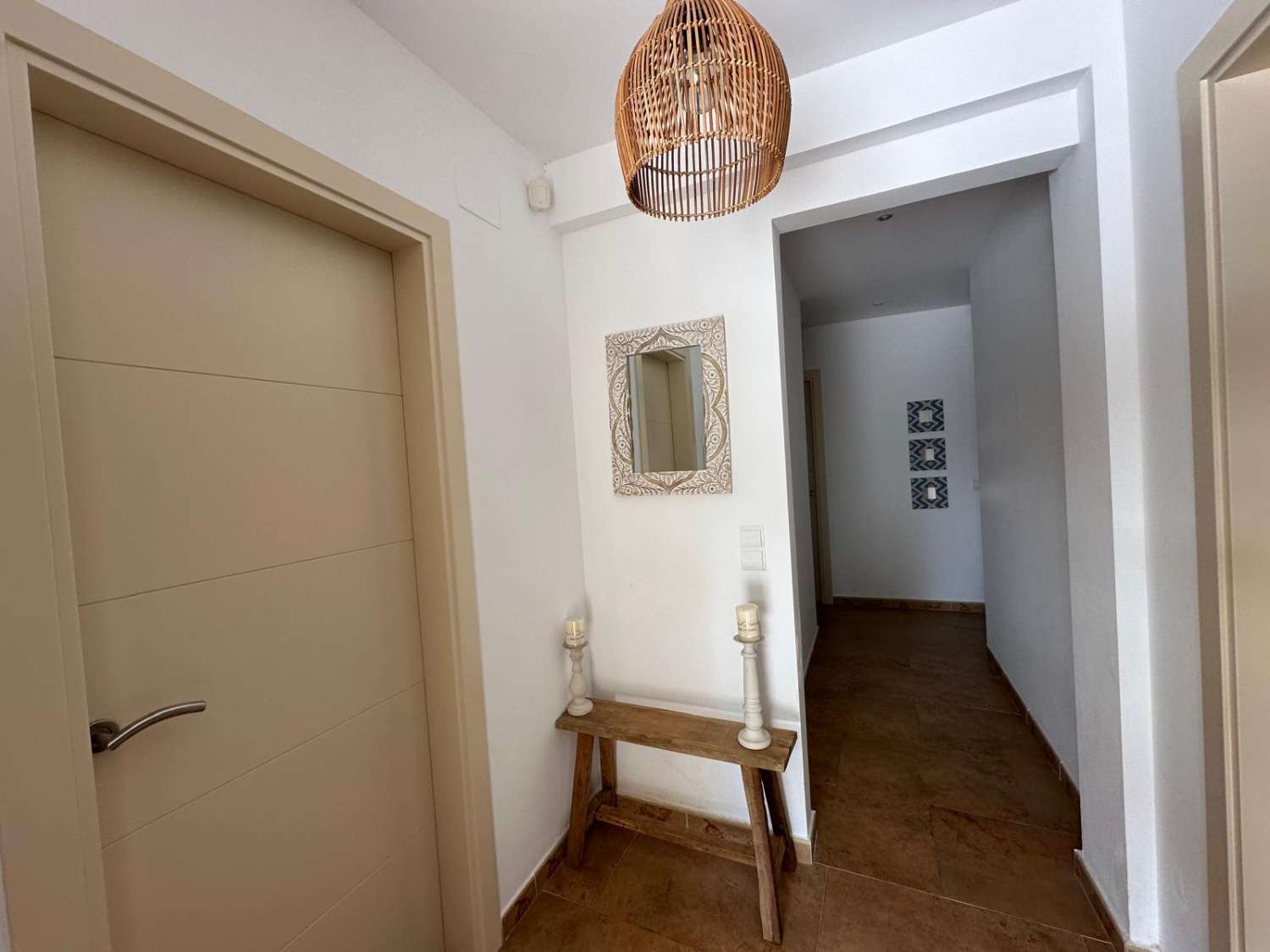 Kaunis talo, jossa on oma uima-allas suurella puutarhalla!