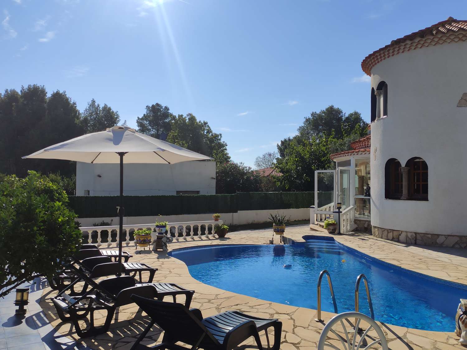 Stunning Holiday Home with Private Pool Close to the Beaches!