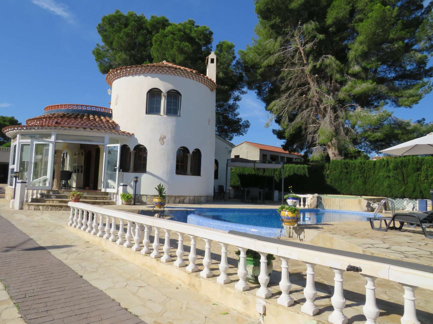 ¡Impresionante casa de vacaciones con piscina privada cerca de las playas!