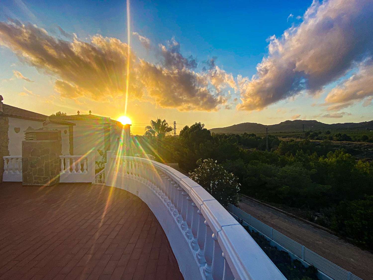 Spektakuläre Villa mit Panoramablick auf die Berge