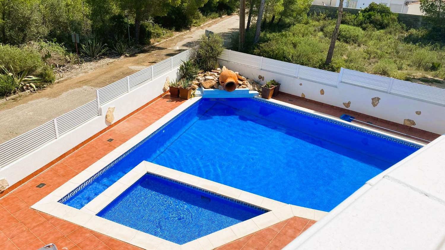 Spectaculaire villa avec une vue panoramique sur la montagne