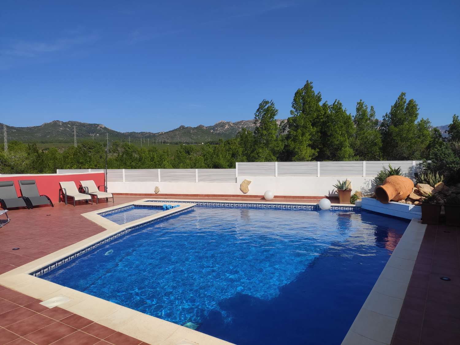 Spectaculaire villa avec une vue panoramique sur la montagne