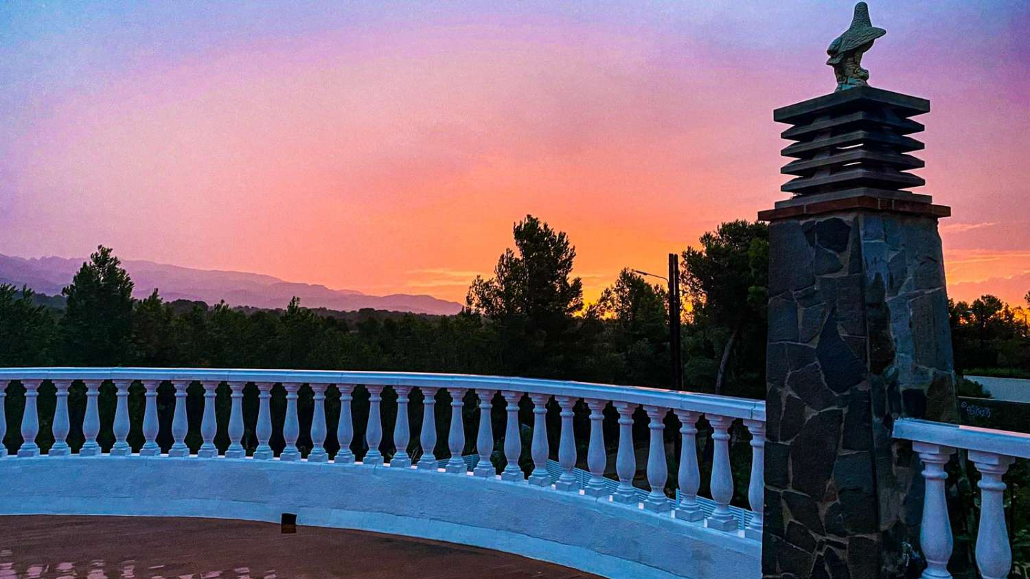 Spectaculaire villa avec une vue panoramique sur la montagne