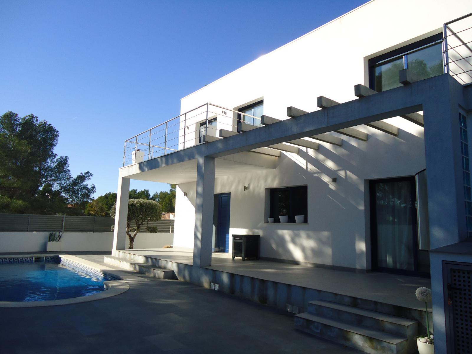 Hermosa casa moderna con piscina privada