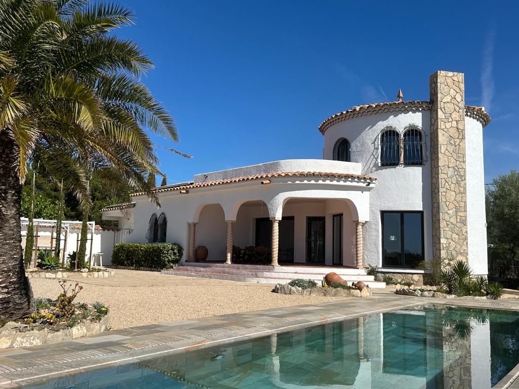 Beautiful house with magnificent mirror pool in Las Tres Calas