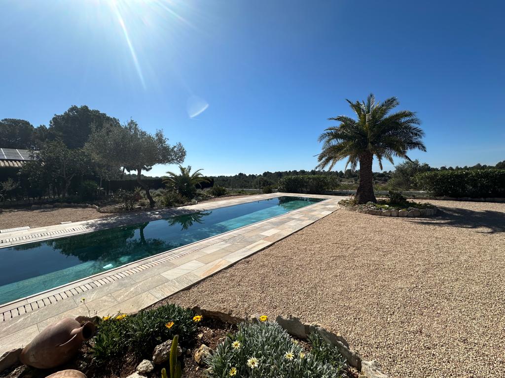 Preciosa casa con magnífica piscina espejo en Las Tres Calas