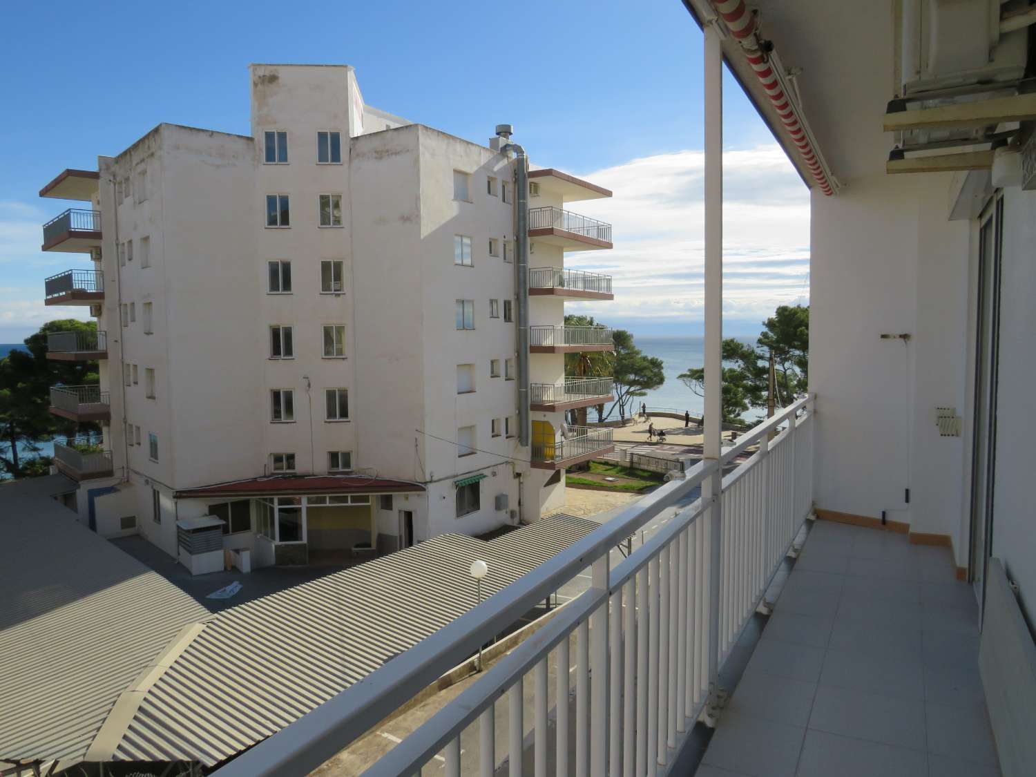 Beautiful apartment in Miami Platja with sea view 50 meters from the coves