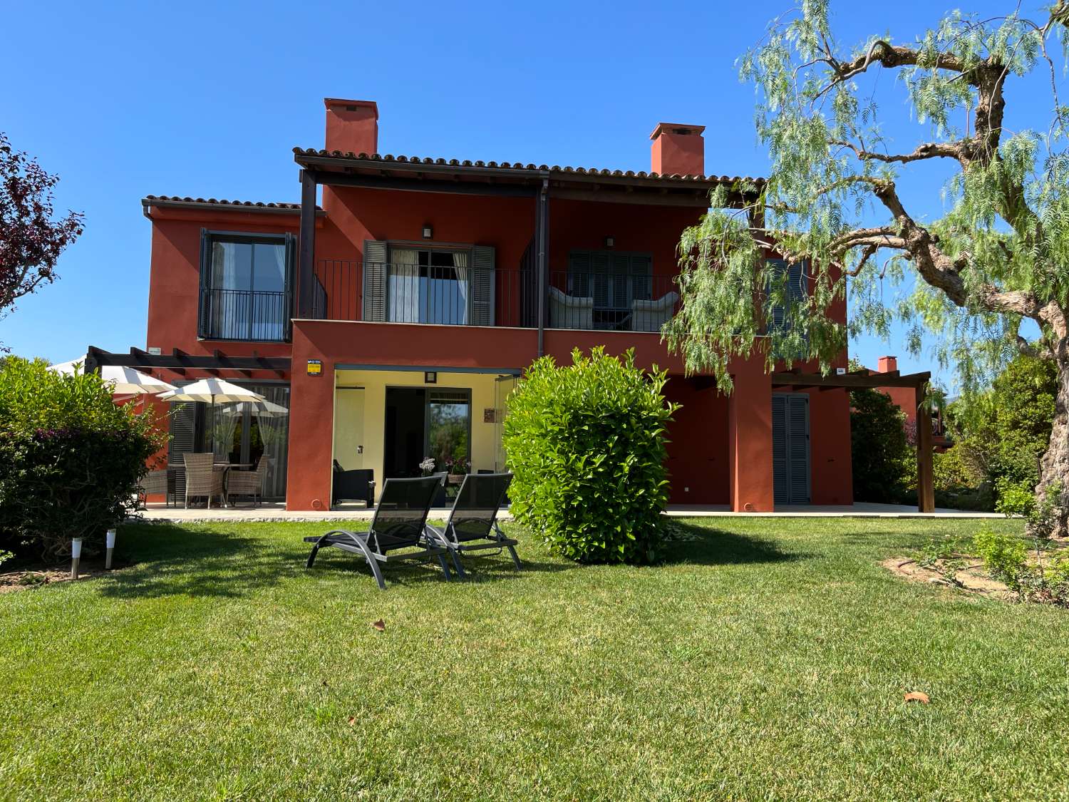 Espectacular casa con piscina comunitaria en BONMONT