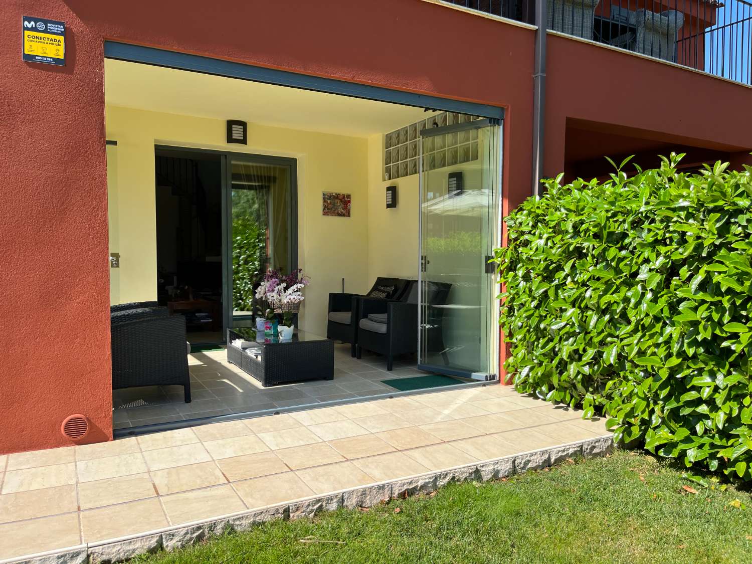 Espectacular casa con piscina comunitaria en BONMONT
