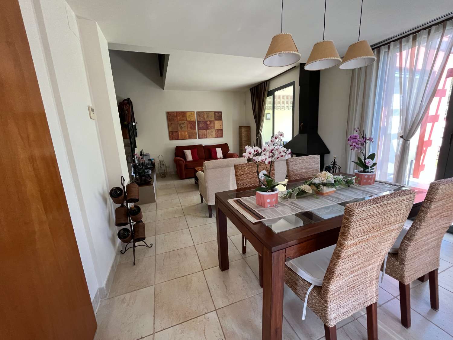 Espectacular casa con piscina comunitaria en BONMONT
