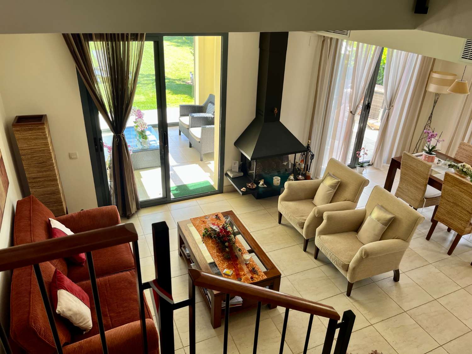 Espectacular casa con piscina comunitaria en BONMONT