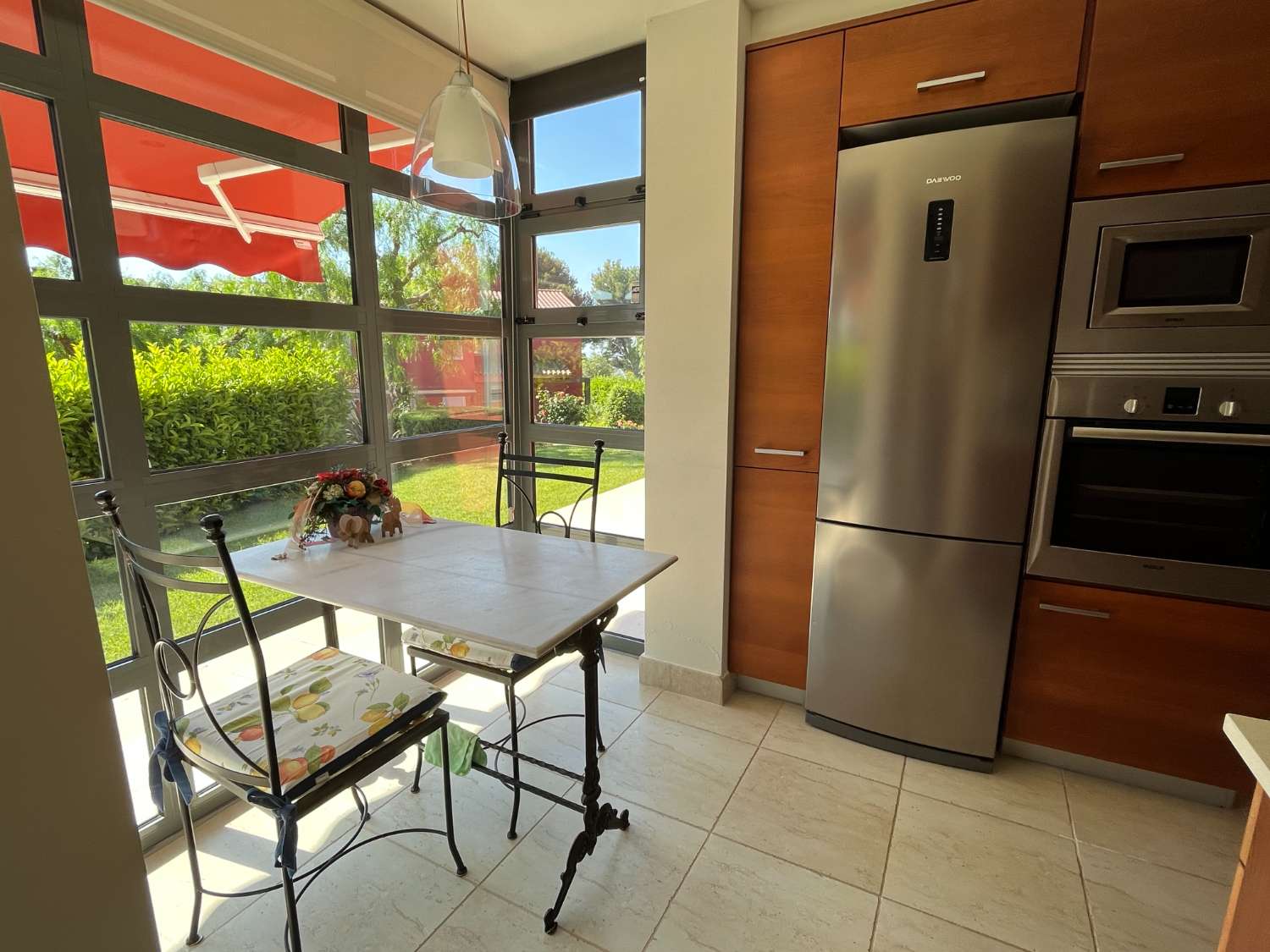 Espectacular casa con piscina comunitaria en BONMONT