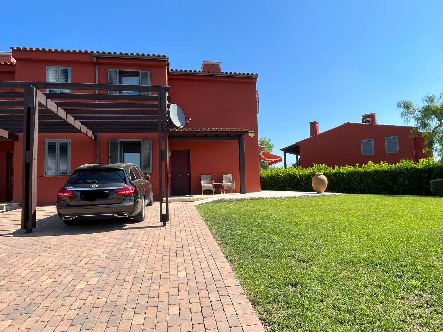 Espectacular casa con piscina comunitaria en BONMONT