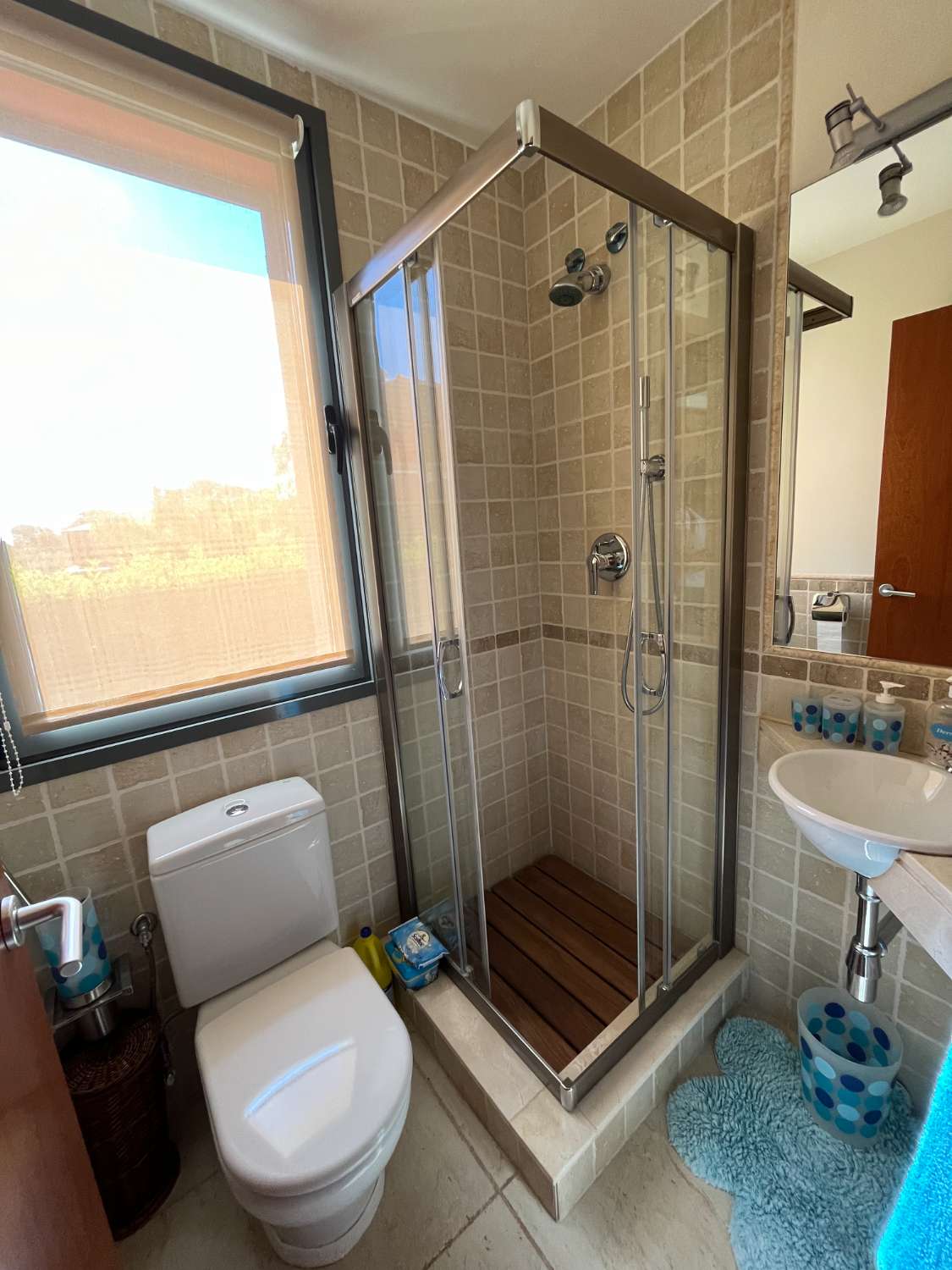 Espectacular casa con piscina comunitaria en BONMONT