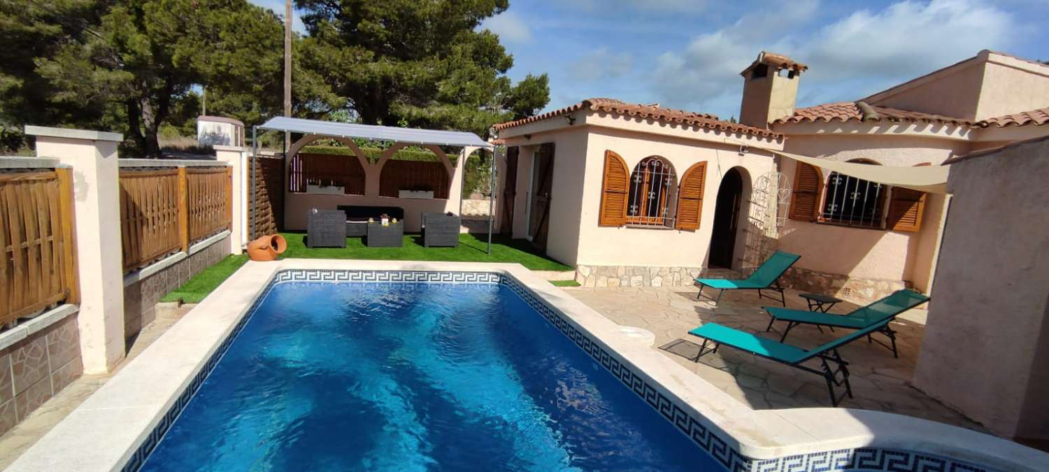 Bonito xalet amb piscina a les Tras Cales a prop de la platja!