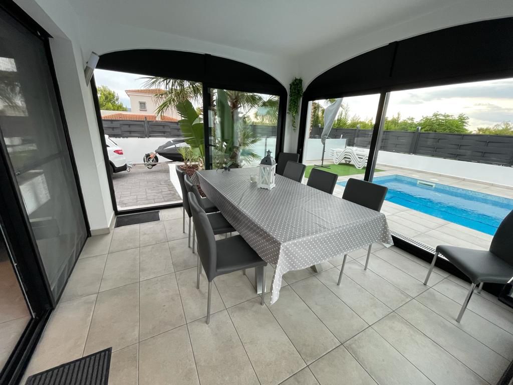 Belle maison moderne avec piscine privée à Las Tras Calas !