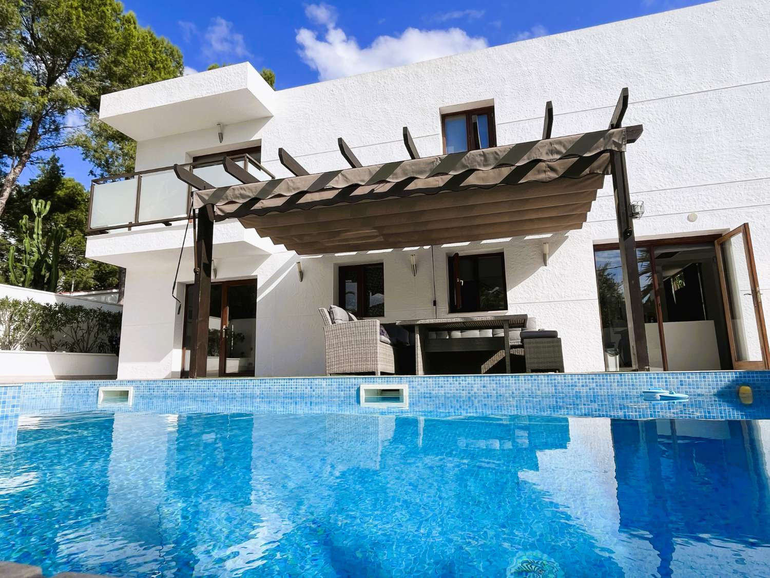 Encantadora villa moderna con piscina en Las Tras Calas