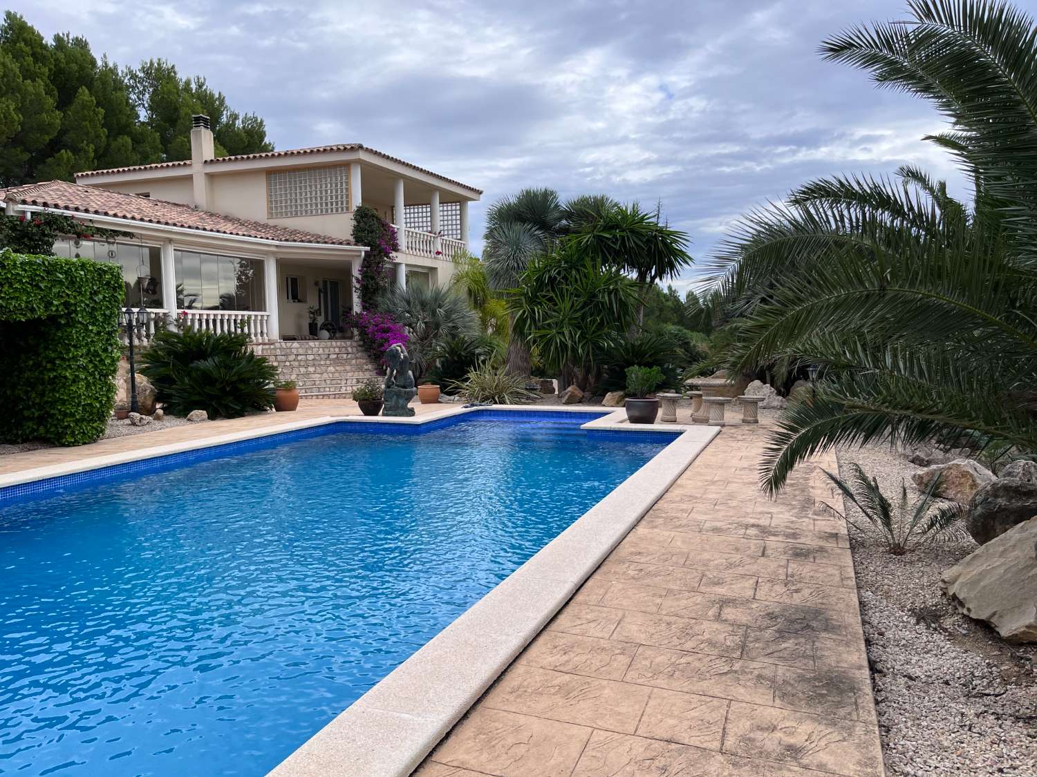 Gran chalet con piscina privada en St Jordi d'Alfama