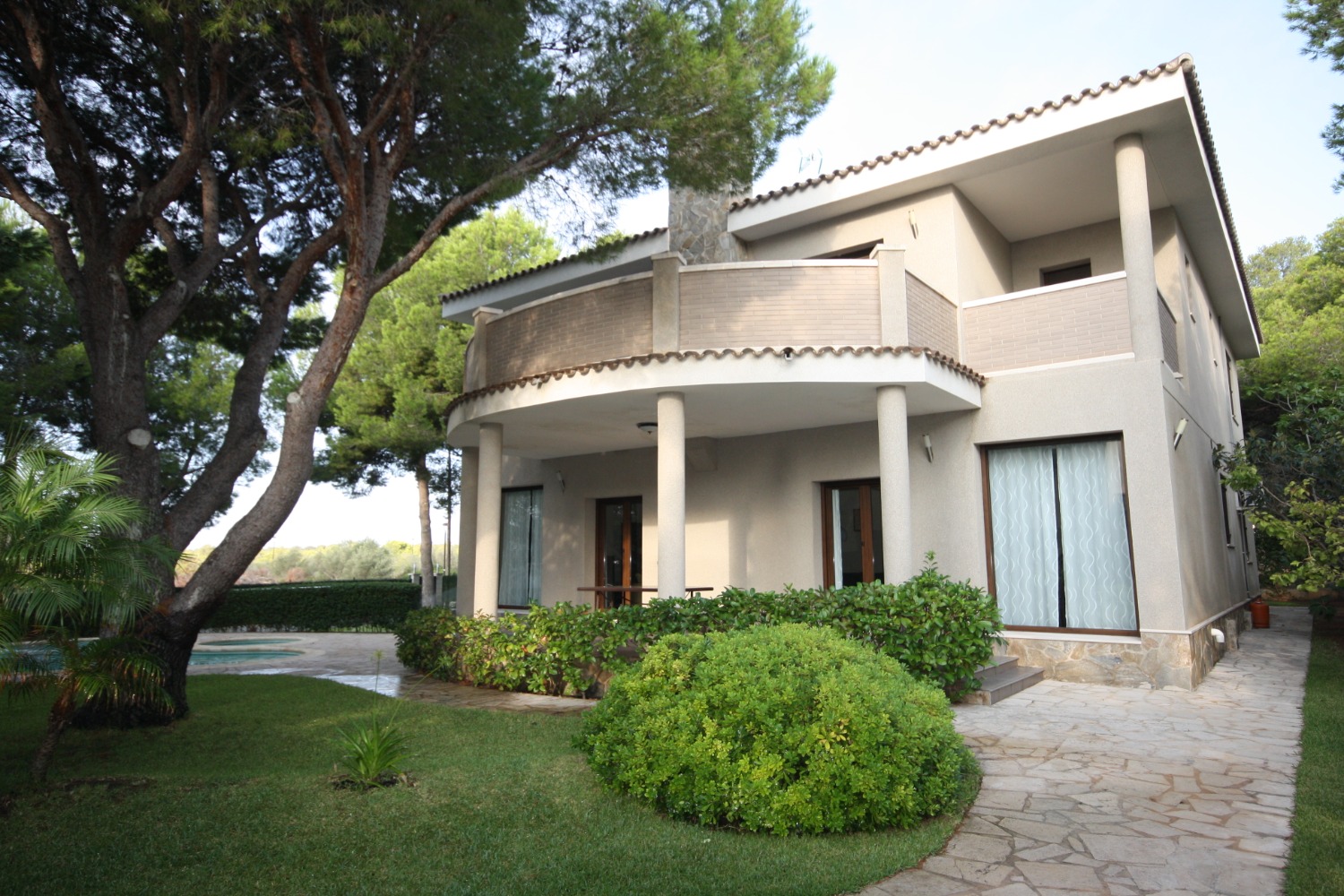 LUXURY CHALET NEAR THE SEA