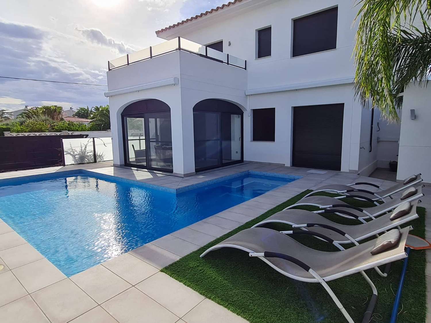 Hermosa casa moderna con piscina privada