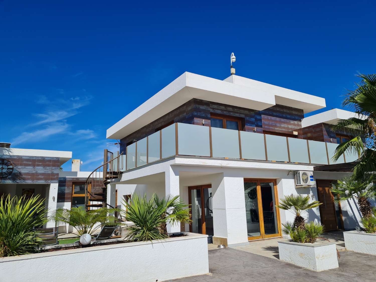 Large modern house with sea view and large private pool!