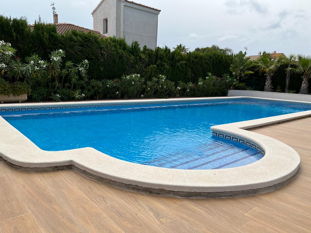 Large modern house with sea view and large private pool!