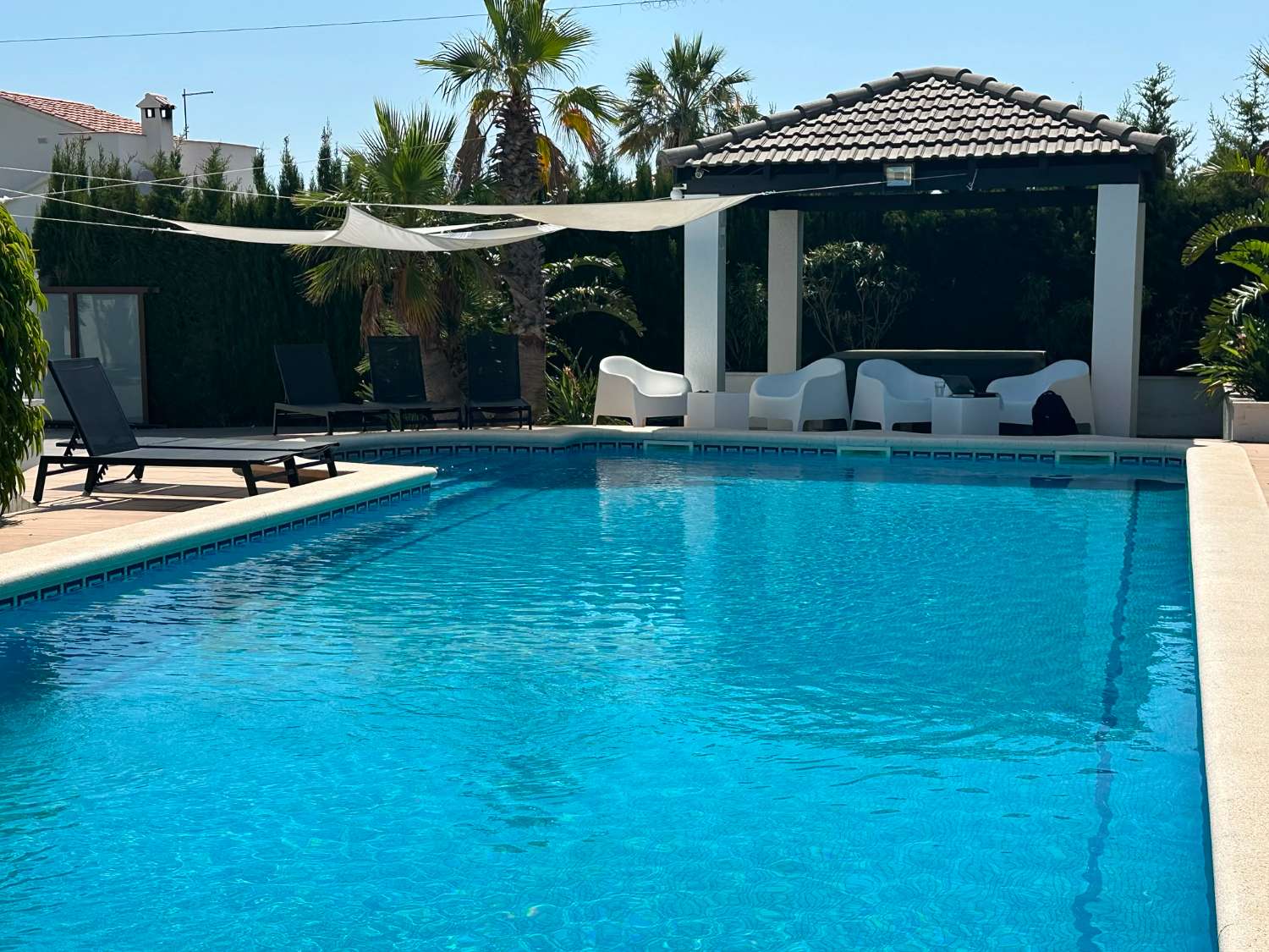 Grande maison moderne avec vue mer et grande piscine privée !