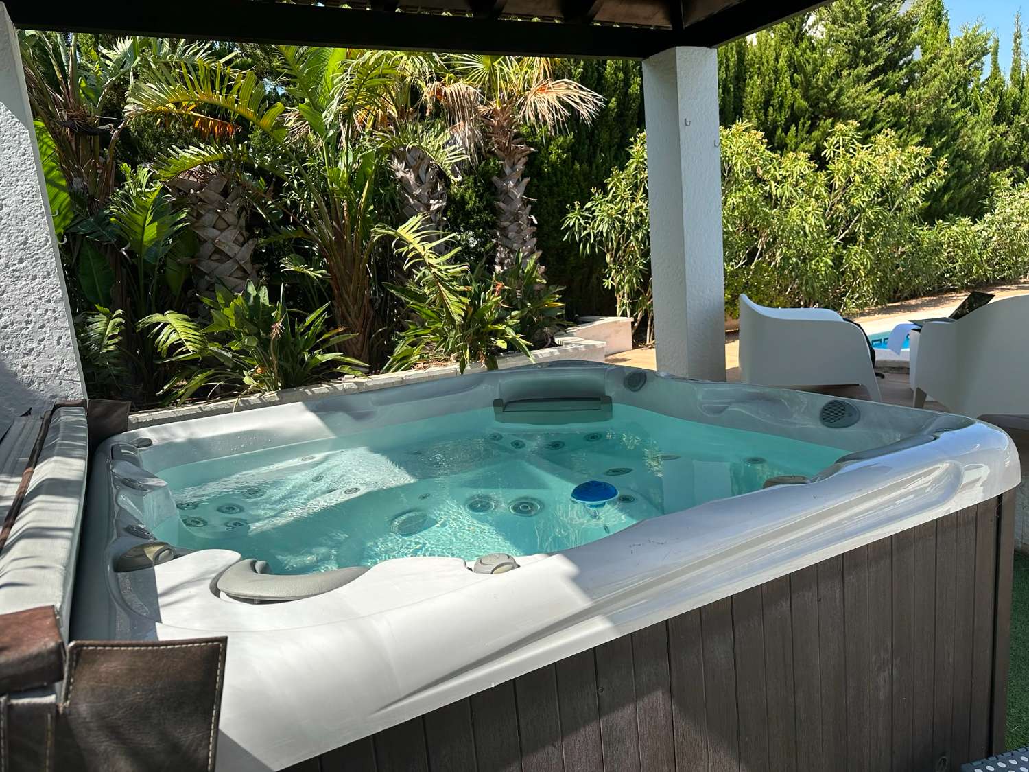 Grande maison moderne avec vue mer et grande piscine privée !