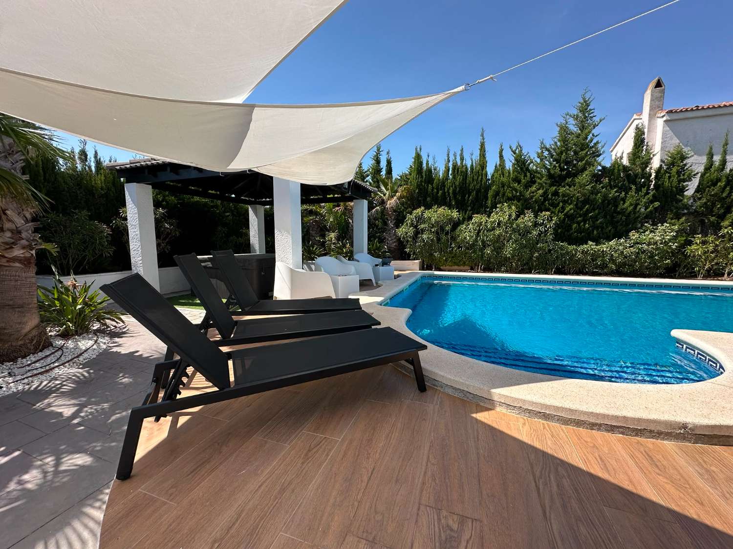 Grande maison moderne avec vue mer et grande piscine privée !