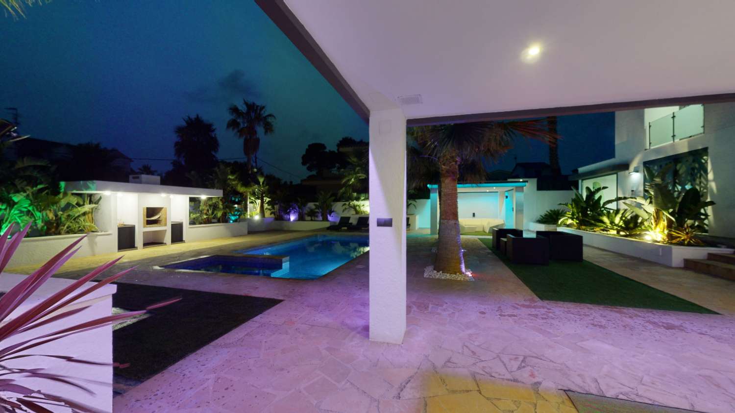 Spektakuläre Villa zum Verkauf in Las Tres Calas