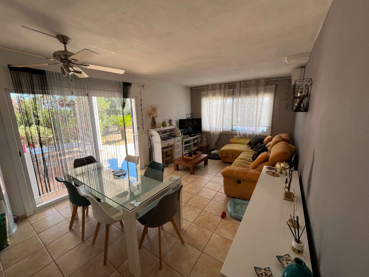 House with independent studio and swimming pool, 600m from the sea