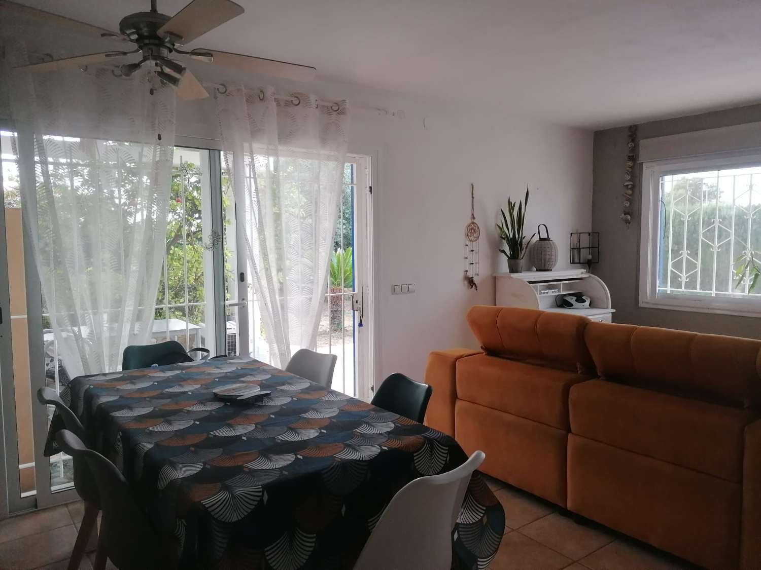 Haus mit unabhängigem Studio und Swimmingpool, 600 m vom Meer entfernt