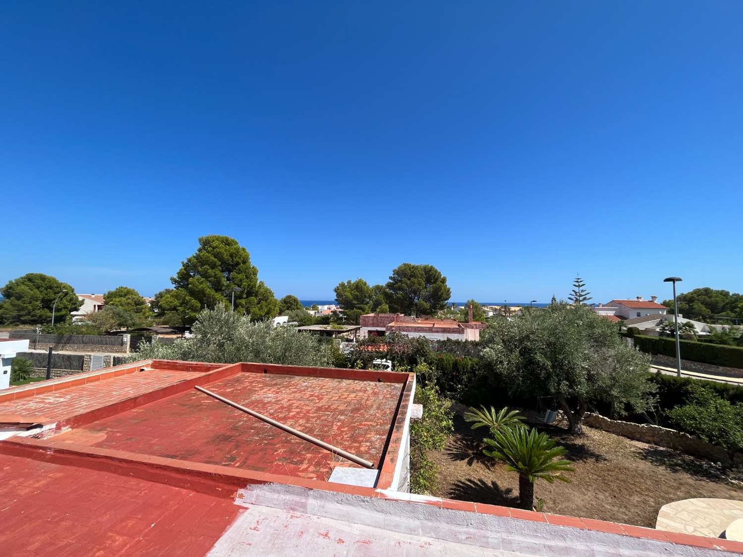 Casa amb estudi i piscina independents, a 600m del mar