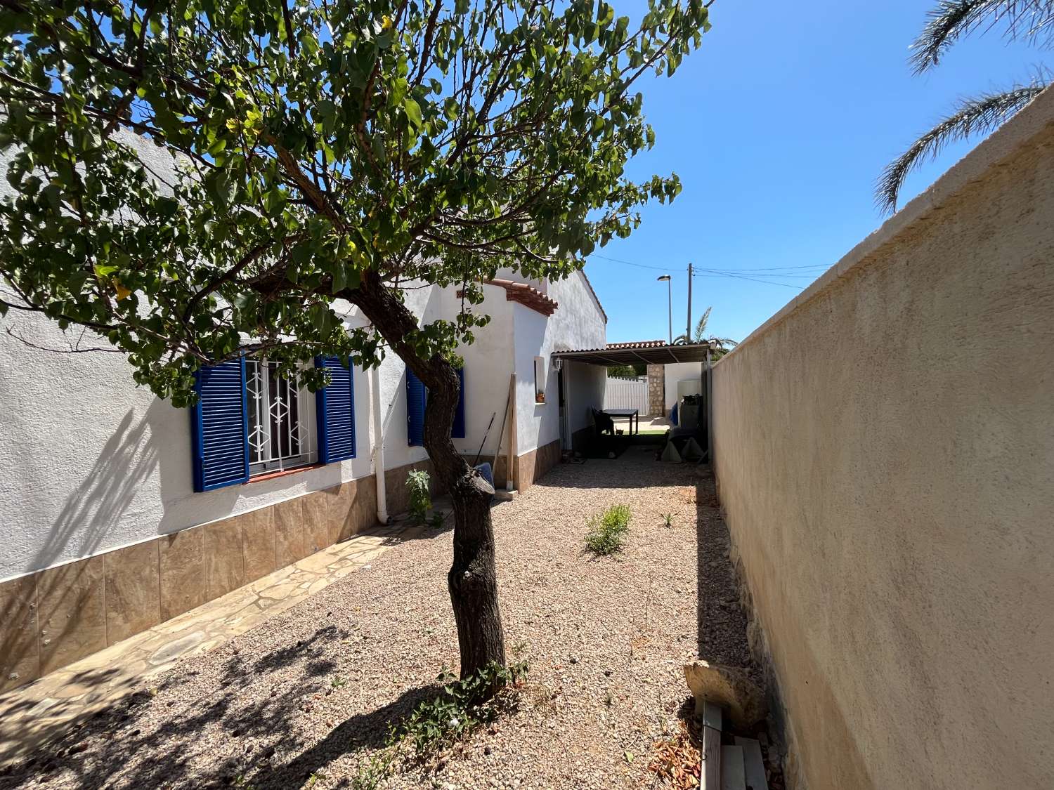 Casa con estudio independiente y piscina, a 600m del mar