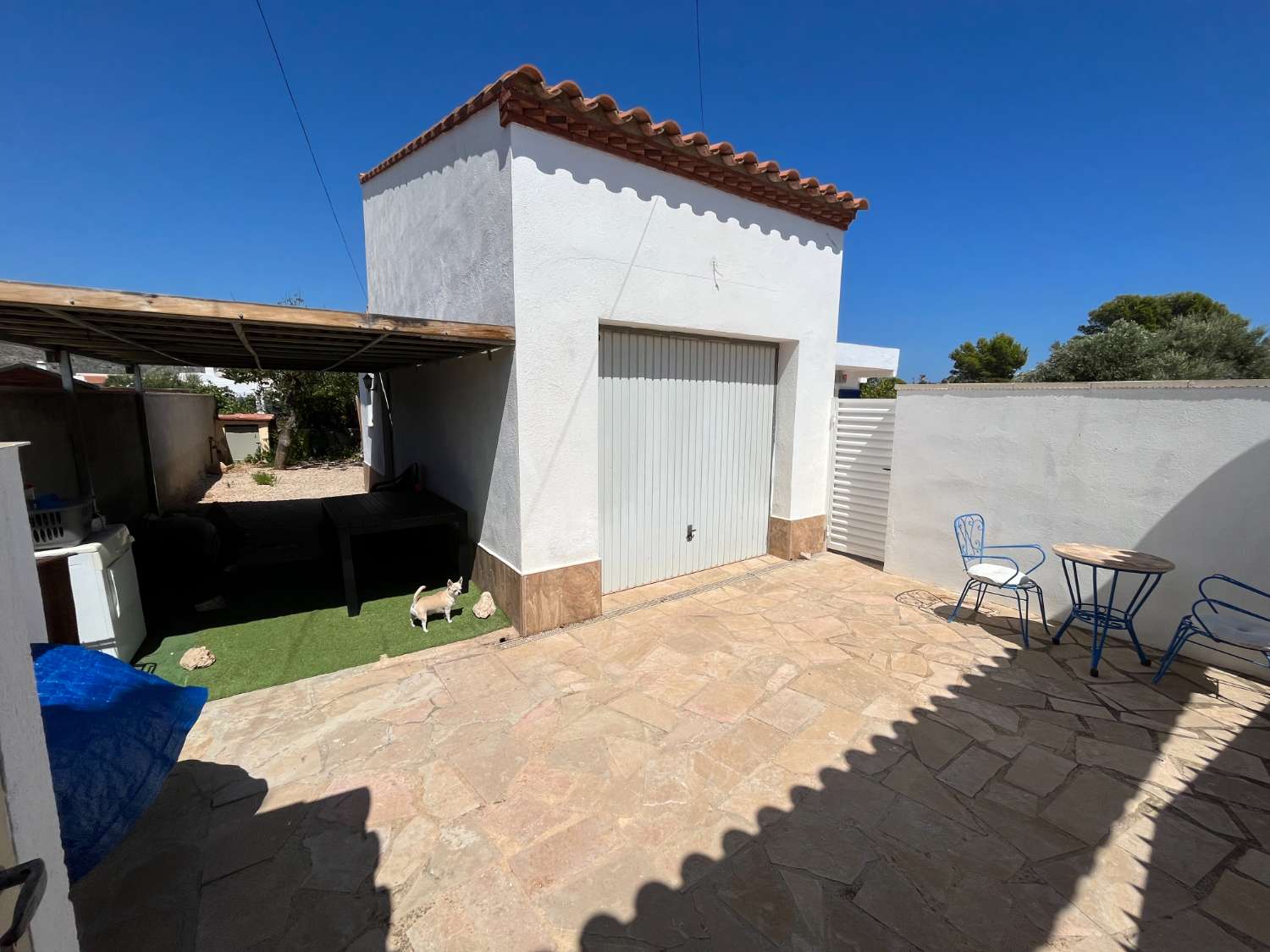 Casa con estudio independiente y piscina, a 600m del mar