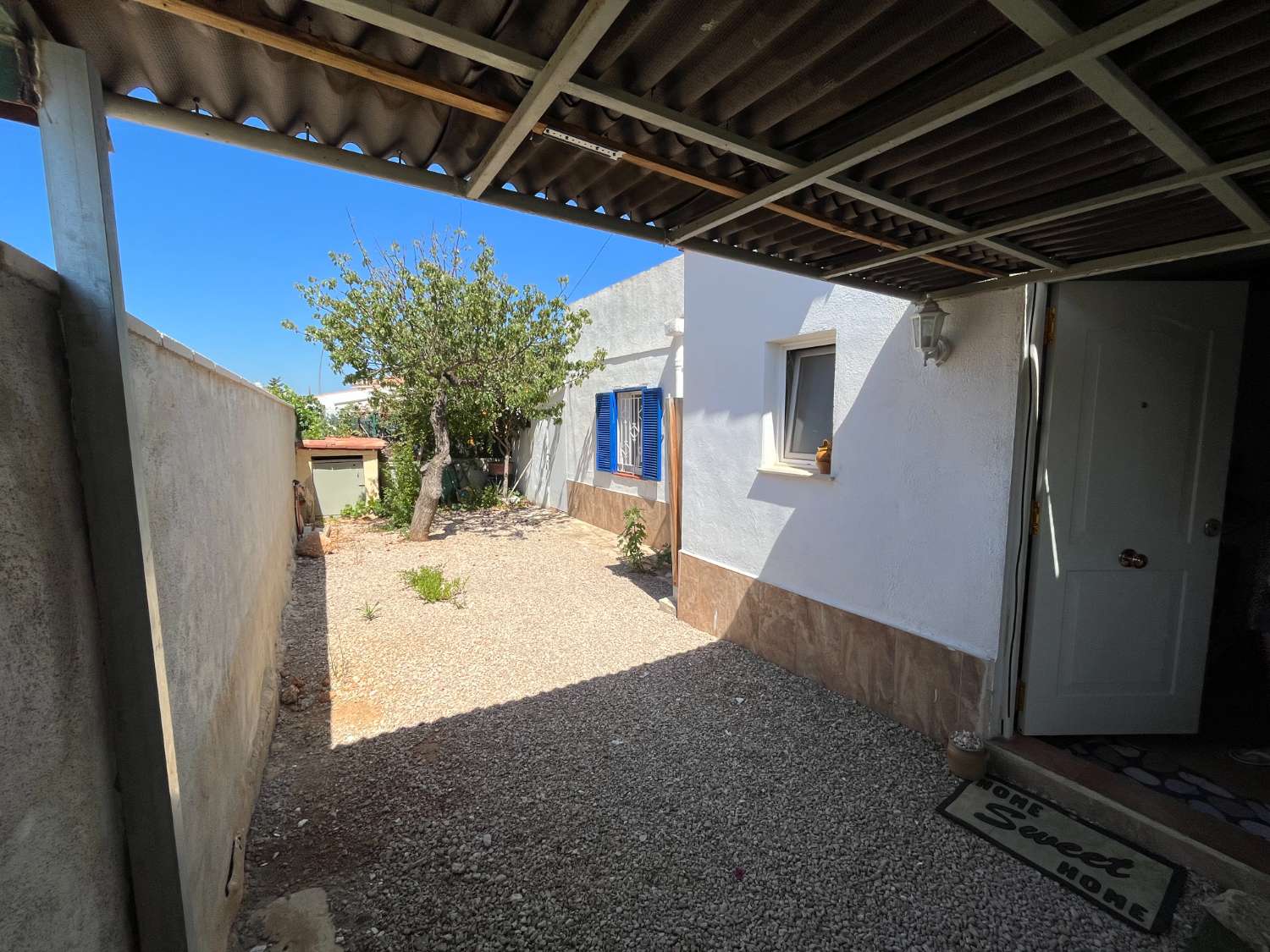 Casa con estudio independiente y piscina, a 600m del mar