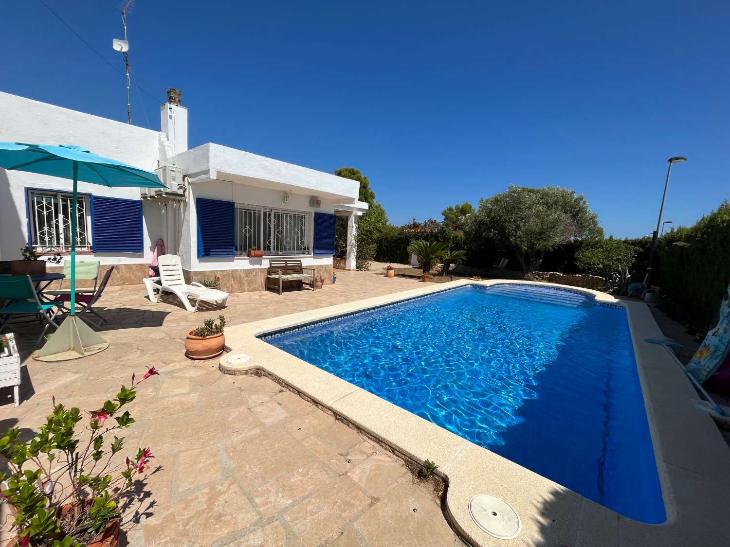 House with independent studio and swimming pool, 600m from the sea