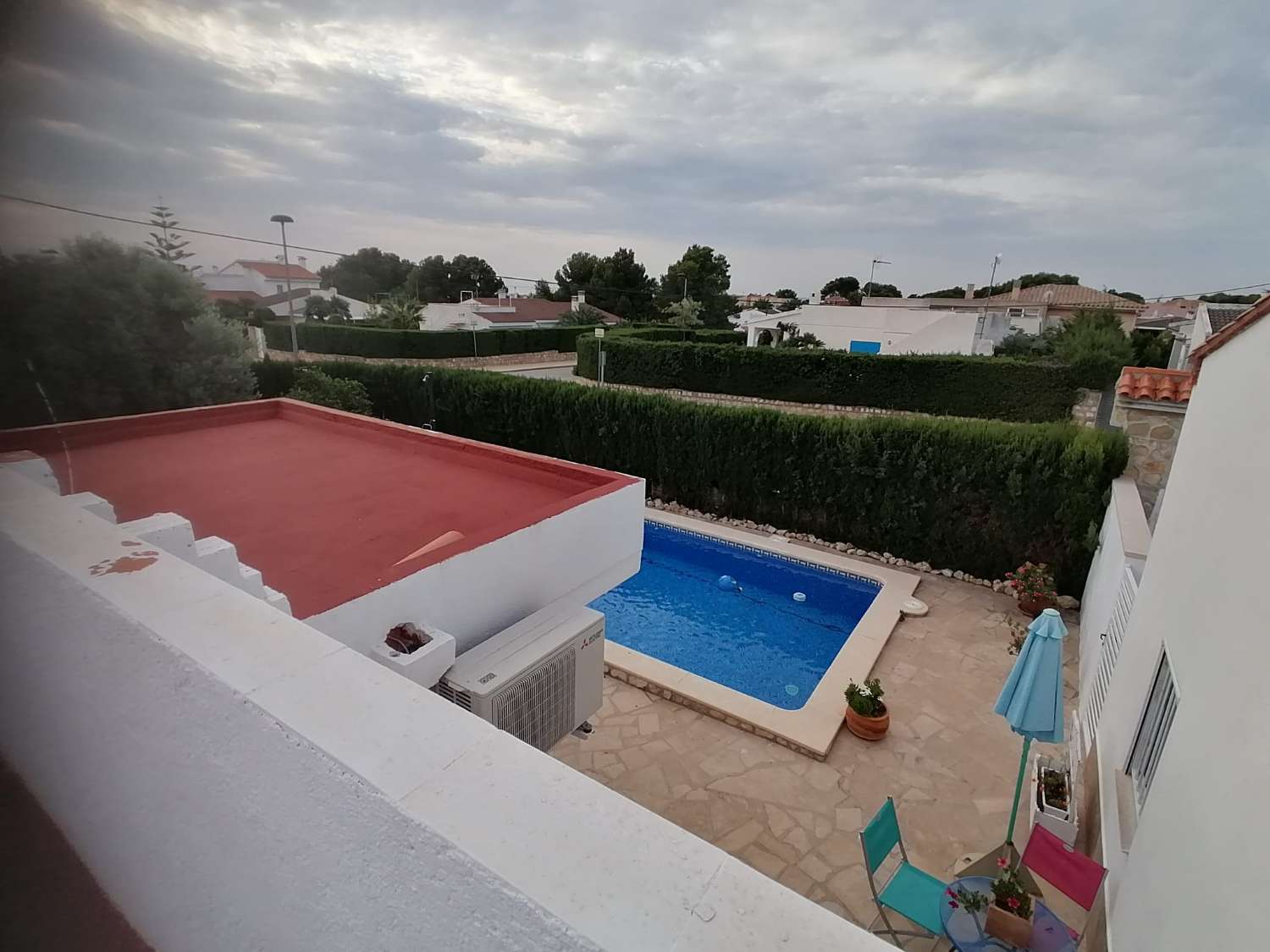 House with independent studio and swimming pool, 600m from the sea