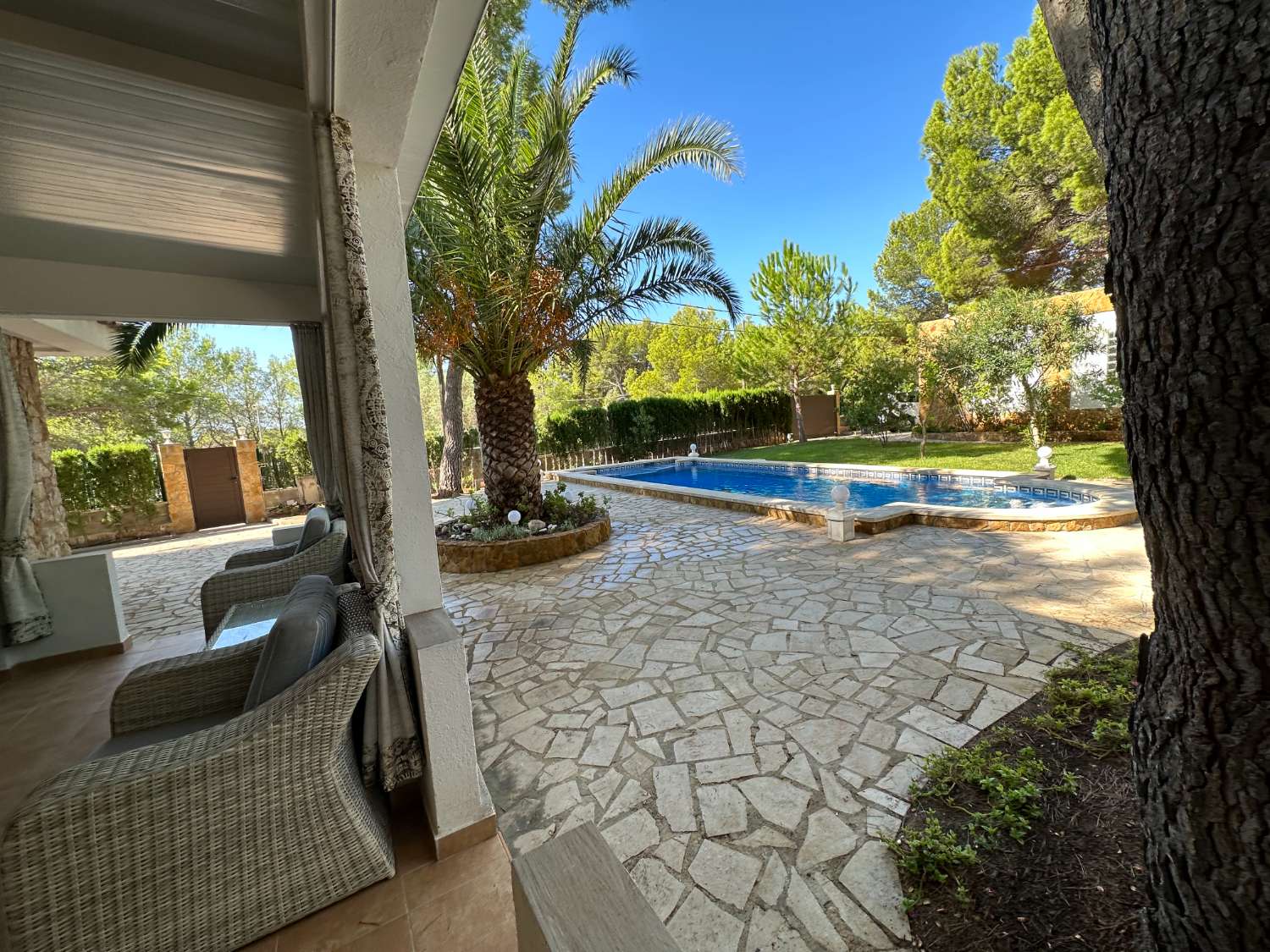 ¡¡Excepcional!! 1a línea de mar!! Gran villa en un precioso solar arbolado de 4350 m2 !!!!!