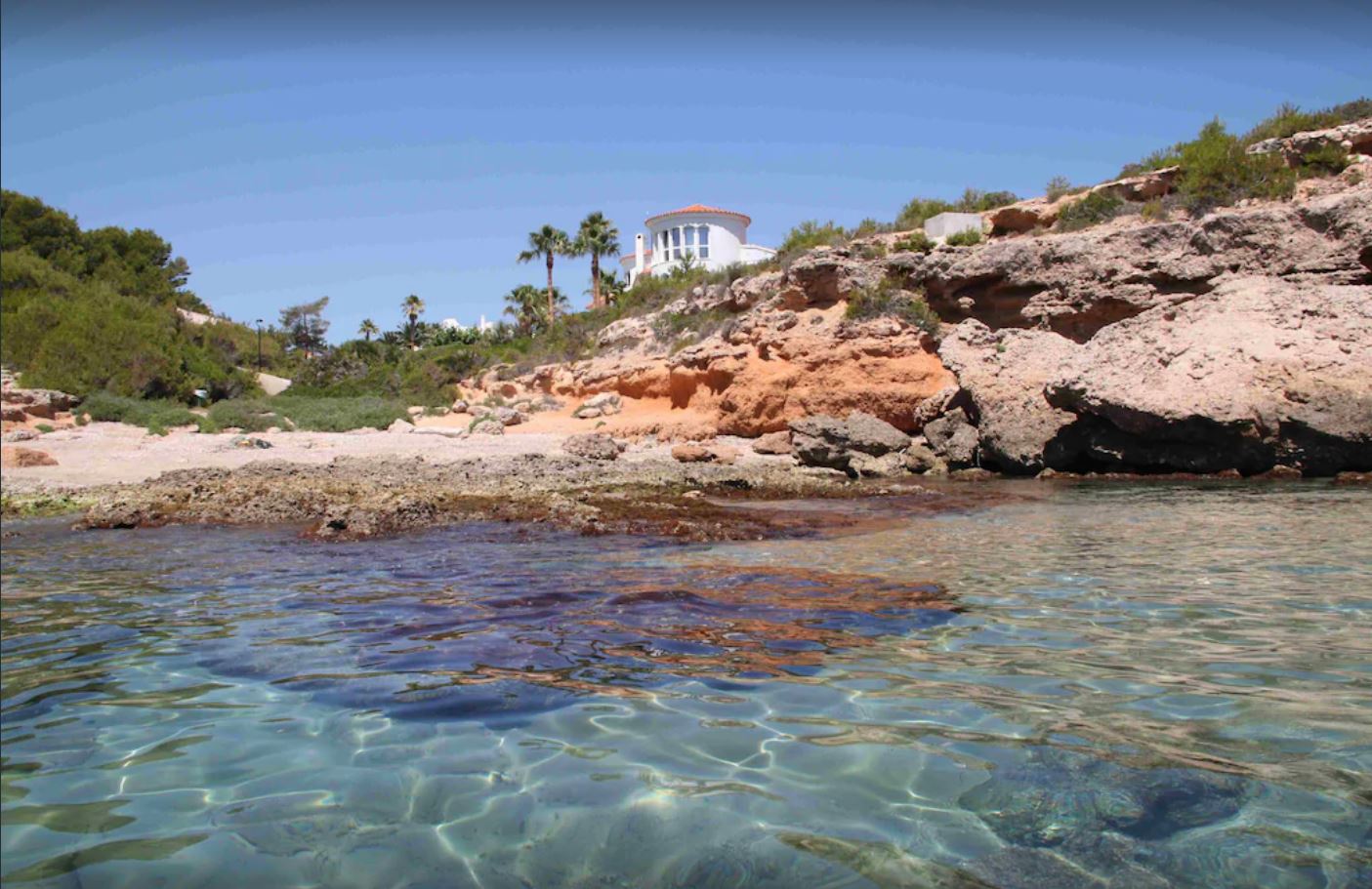 Spectacular! Beautiful house on the first line of the sea!