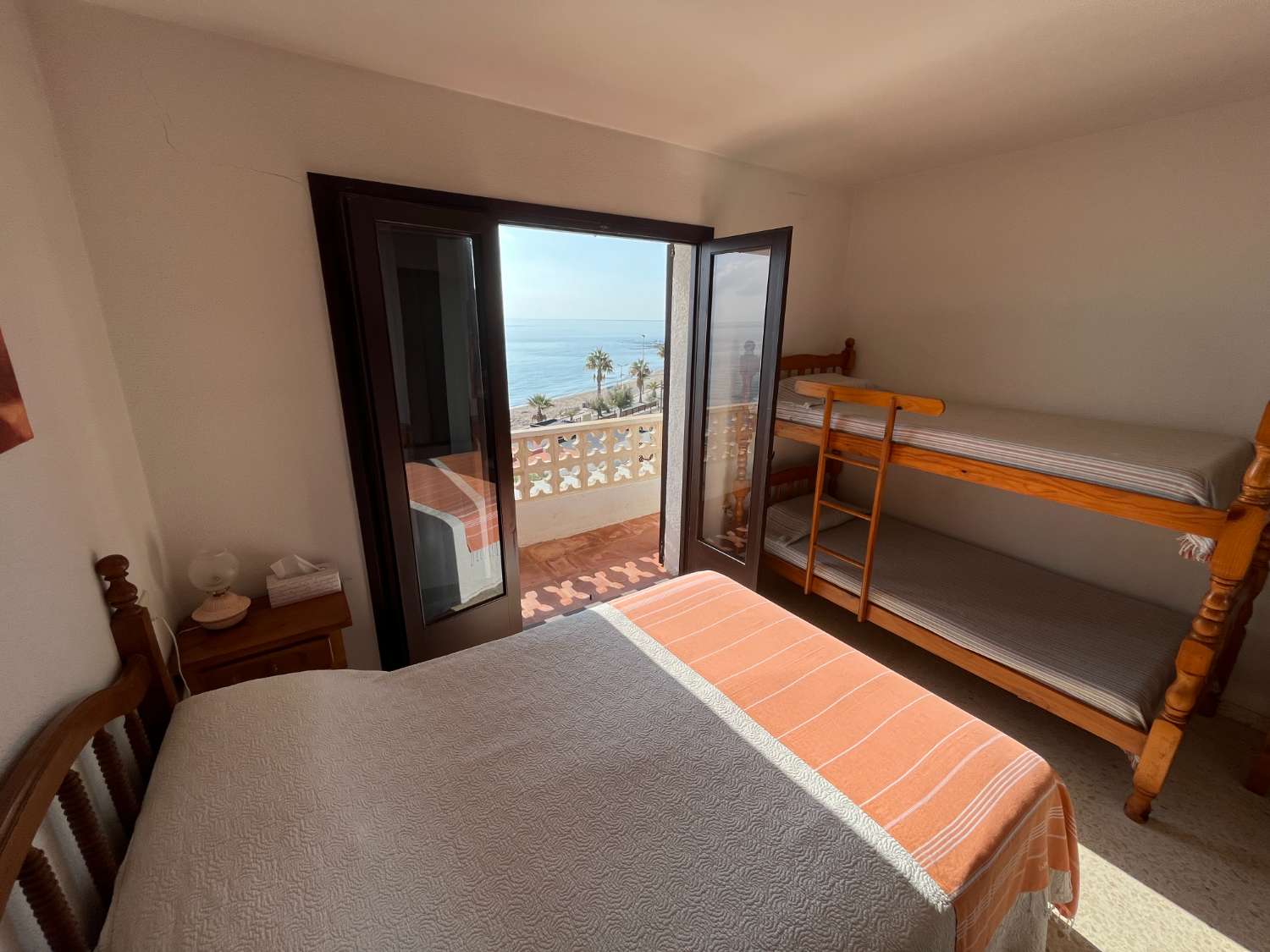 Villa en première ligne de mer, avec vue incroyable sur la méditerranée