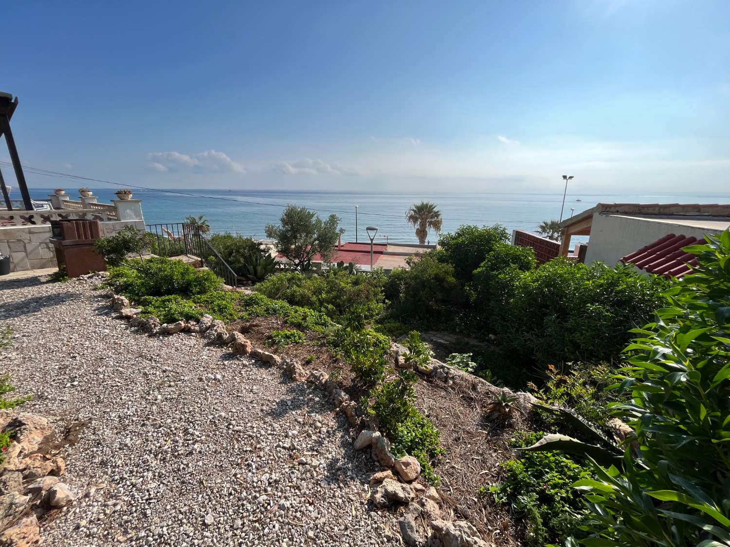 Xalet a primera línia de mar, amb increïbles vistes al Mediterrani