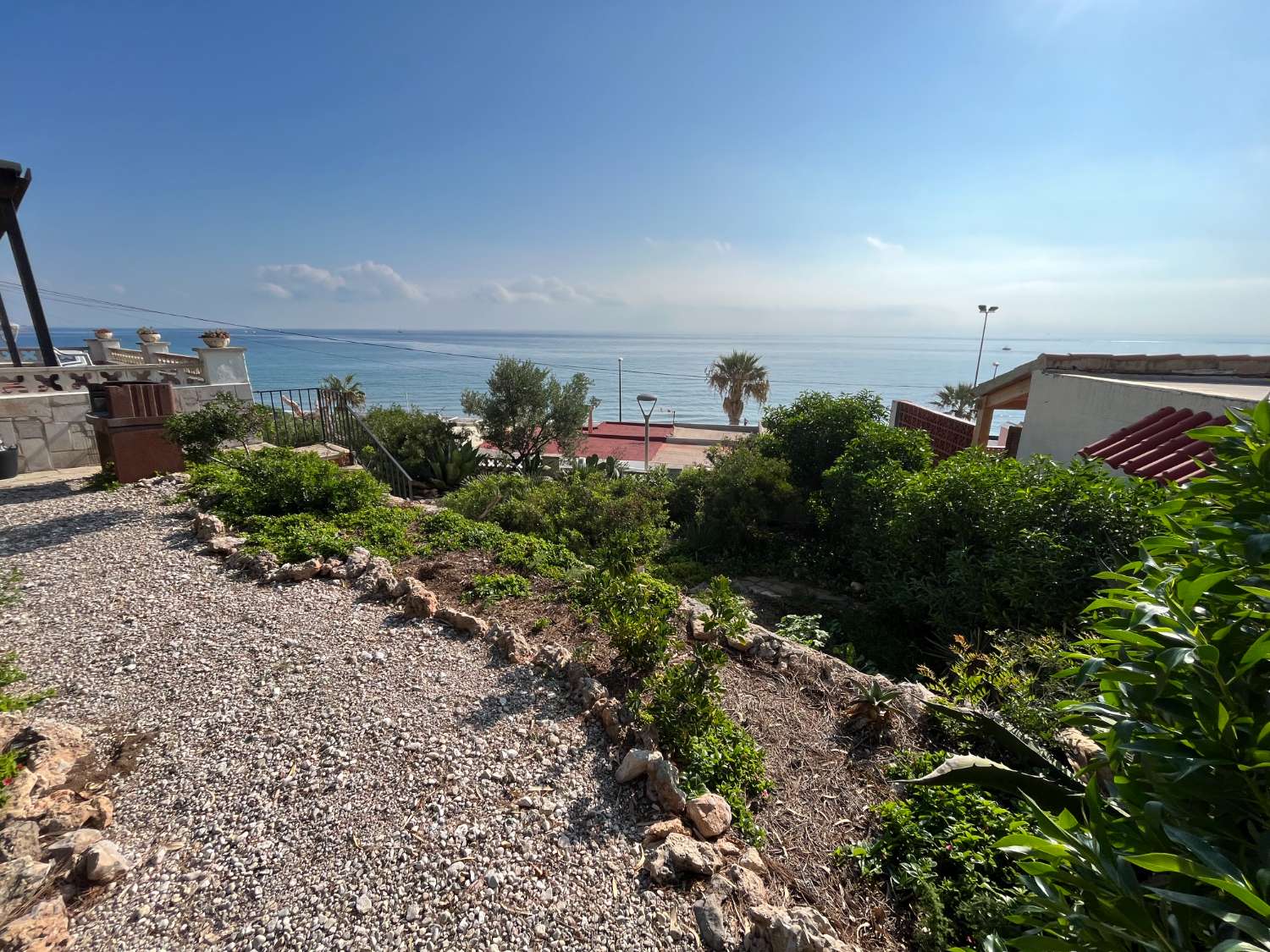 Chalet en primera línea de mar, con increíbles vistas al Mediterráneo